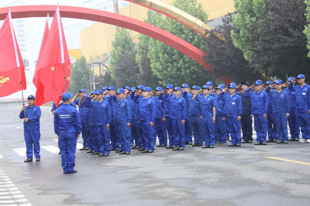 衛輝市第一支企業民兵連成立！